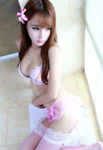 有绑蕾丝带的女人 女人怎样穿蕾丝美丽又性感