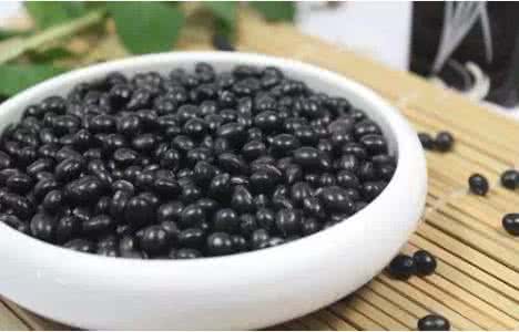吃黑米黑豆黑芝麻好处 多吃黑豆黑芝麻有哪些好处？
