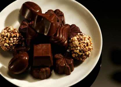 吃黑巧克力的最佳时间 缓解腹泻 腹泻时吃点黑巧克力可以缓解