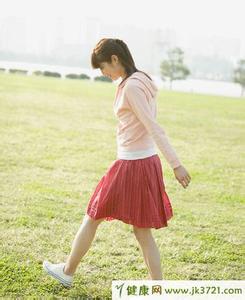 走路脚后跟疼是肾虚吗 【运动养生】走路用脚跟，走出好肾