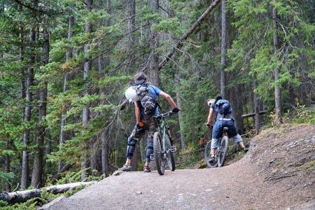 法国户外运动品牌 户外运动 讲解适宜春天的运动法