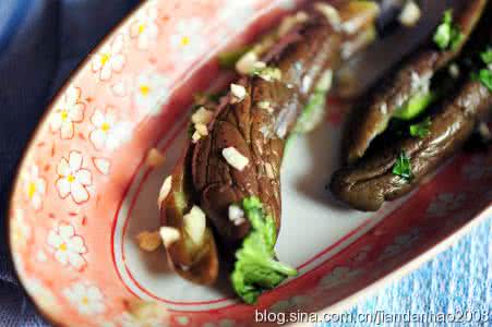 经典小菜的做法家常 东北经典的重口味小菜——家常蒜茄子
