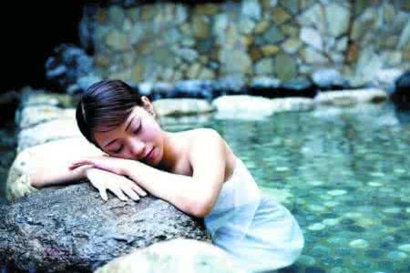 多大的小孩可以泡温泉 泡温泉的讲究 准妈妈可以泡温泉？这5大讲究要先收好