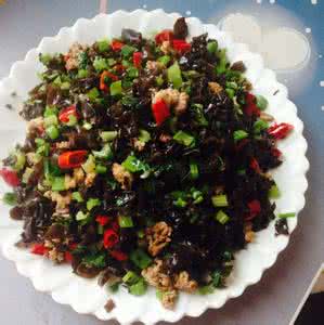肉末芹菜 【木耳芹菜炒肉末(快手菜)的做法】