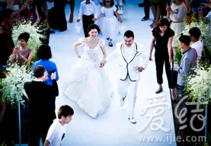 完美婚礼 新人暴雨中办婚礼 完美婚礼该如何打造 新人如何应战完美婚礼