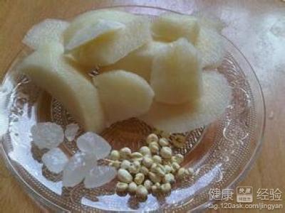 冰糖炖雪梨的家常做法 冰糖雪梨的家常做法,治疗咳嗽不吃药,它比药强好多