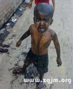 梦见孩子掉厕所里了 梦见孩子掉进厕所