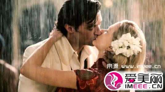 情侣亲密肉麻接吻图片 【情侣必备】教你正确的接吻，对照一下，不对的尽快改正喔~