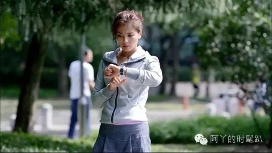 黑白灰起稿 比起她的“黑白灰”，我更爱安迪帅爆了的跑步行头