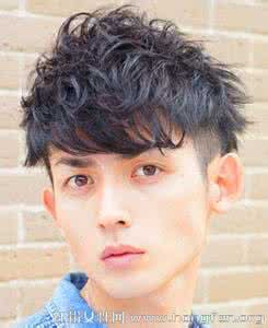 男生纹理烫发型图 春夏男生发型 纹理烫潮味十足