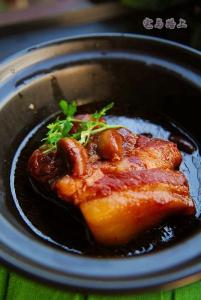 熹妃传厨艺大赛菜谱 零厨艺也能征服饕客的大肉菜：蒜子酱油卤肉