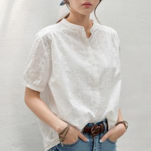 白色宽松衬衫搭配 白色宽松衬衫搭配 白色宽松刺绣衬衫怎么搭配