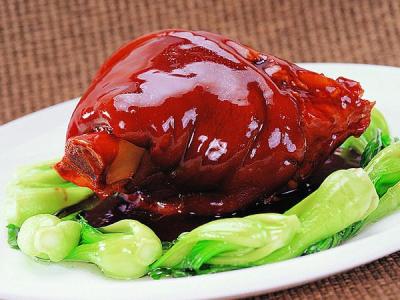 红烧蹄髈的正宗做法 特色的红烧蹄髈圈