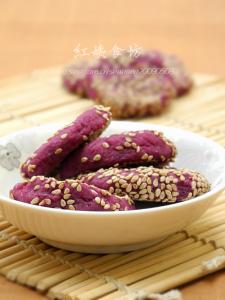 紫薯芝麻饼 紫薯芝麻饼【内含紫薯不干方法】