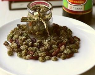 醋泡葡萄干功效与作用 醋泡葡萄干用什么醋 醋泡葡萄干有什么功效