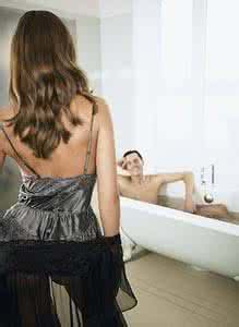 是先戴套还是先前戏 前戏不带套有事没？危险！