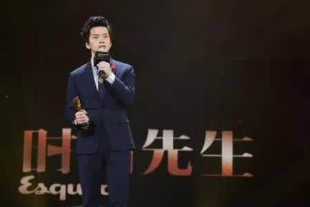 一个人孤独短片微电影 年度先生×短片 | 李健:正好适合孤独的尺寸