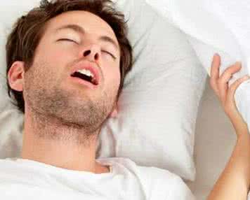 打鼾呼吸暂停 男童 打鼾 广州男童睡觉打鼾越长越丑 睡眠呼吸暂停综合征