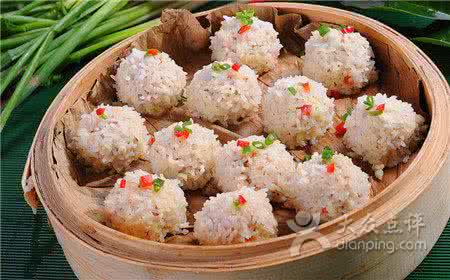珍珠肉丸的做法 小创意让传统湘菜珍珠肉丸胜似珍珠:团团圆圆年夜菜【珍珠虾仁大肉丸】