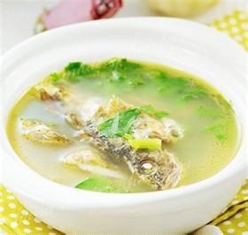 怎么熬鱼汤才又白又鲜 香菜杂鱼汤----做出又白又鲜鱼汤的秘诀【厨屋飘香】