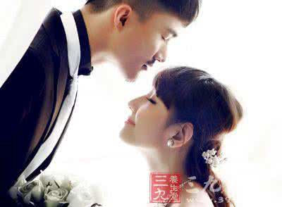 男人女人酒裸体出现 女人对男人裸体的态度是什么_裸体的男人