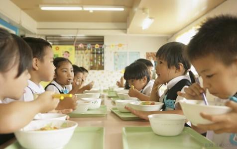 孩子在幼儿园不合群怎么办 孩子在幼儿园不吃饭怎么办