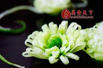 菜肴装饰与盘配技巧 让餐桌不再单调:菜肴装饰(三)丽花