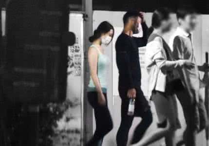 雪莉崔子日本约会 雪莉崔子日本约会 f(x)雪莉隐瞒恋情 粉丝不满引发人气大跌