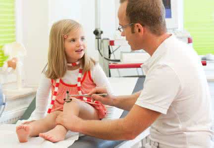 孩子膝关节疼 孩子膝关节疼怎么办呢?