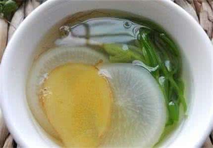 木耳红枣姜片汤的功效 感冒冲剂配姜片汤、发烧不用开药方!