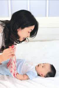 2岁宝宝亲子游戏 适合0岁宝宝的亲子游戏~妈妈们快来学起来~