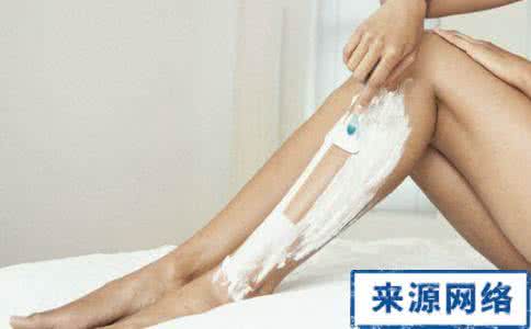 外国女人为什么刮体毛 外国女人为什么刮体毛 女人体毛过多可以刮吗