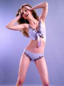 十一个月宝宝用力挤眼 乳房不能用力“挤” 美胸必知8大禁忌