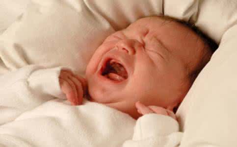 宝宝晚上睡觉哭闹 宝宝晚上睡觉哭闹 哭闹的原因及方法