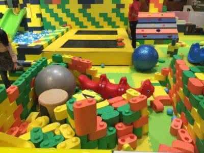 俄罗斯方块积木 俄罗斯方块积木 【50元】1大1小畅玩童梦乐园！东北首家积木城堡，俄罗斯方块墙，特色室内攀岩，材质全部经过3C认证，安全有保障！