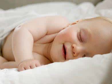 新生儿睡眠不好的原因 新生儿睡眠不好的原因 新生儿睡眠不好究竟是怎么回事？