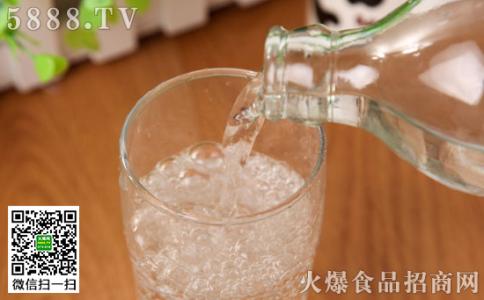 酸性体质喝苏打水 喝苏打水的好处 能均衡体质真可信吗