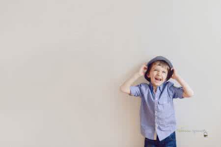 广角镜头拍摄效果 如何用广角镜头拍摄活泼可爱儿童肖像