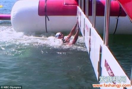 终点前把对手按下水 终点前把对手按下水 【听故事】有些路终要启程，有些船总要下水。