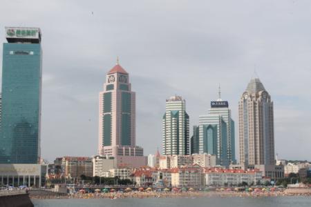 青岛民营企业 果冻蜡 据报道，青岛有一家民营企业，开发出科技含量很高的环保型“果冻蜡～水晶蜡～魔术蜡”等“科技蜡烛”，畅销