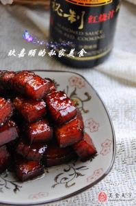 红烧肉炒糖色 巧用调料打造不用熬糖色的快手红烧肉：秘制红烧肉