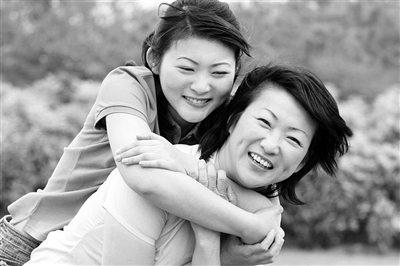 坐月子期间可以出门吗 坐月子期间可以出门吗 坐月子期间可以离婚吗？