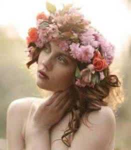 新娘鲜花造型 新娘头发造型鲜花点缀的清新美