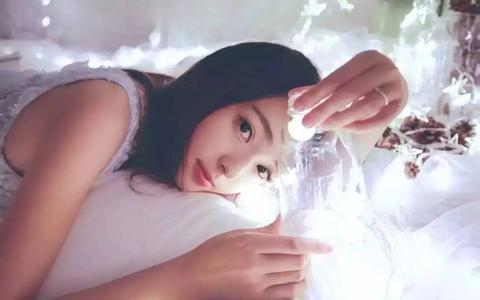 大妈大伯电梯里亲热 电梯亲热，女人一生必须尝试一次！