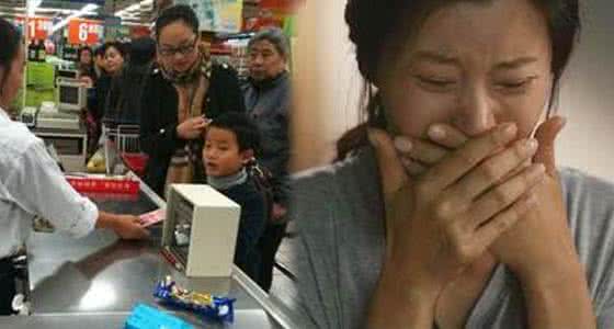 奶奶生下了孙子的小孩 小孩被奶奶带了一年后，带他逛超市什么都不买，以为是贴心，却做了让妈妈心碎的举动！