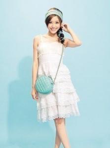 长相甜美的亚裔兔牙妞 甜美邻家妞 3步速成侧绑发