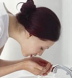 夫人主明目达聪 早晚用冷水洗鼻 聪耳明目防感冒