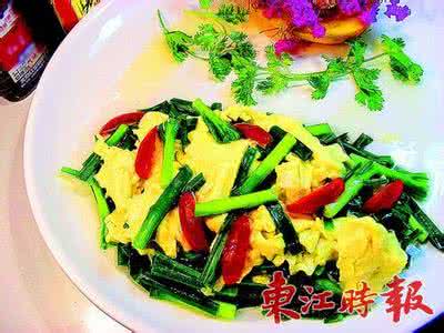 韭菜炒鸡蛋的做法 韭菜别再炒鸡蛋了，这么做清肠胃去油脂，比炒着吃好百倍！