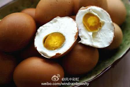 鸡蛋可以腌咸蛋吗 腌鸡蛋,这样腌才会出油,而且咸蛋还不会坏,教你一招,在家腌制