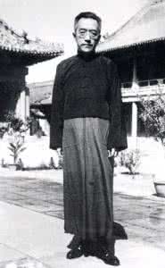 北京大学胡适铜像 北京大学原校长胡适在北京大学1946年开学典礼上的讲话